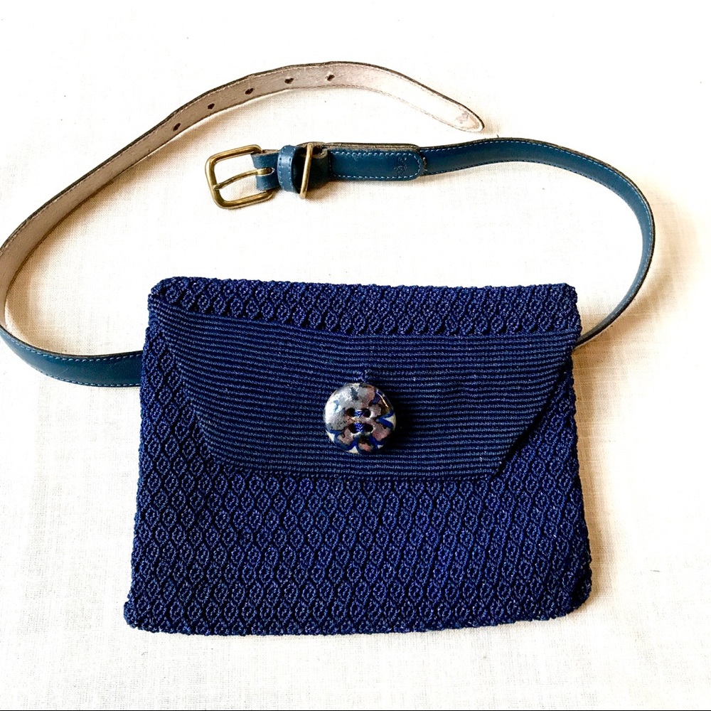 Vintage woven crochet hip bag